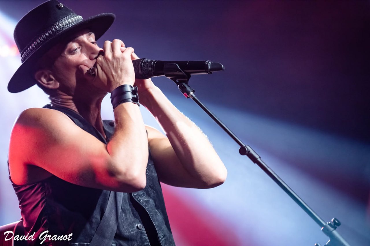 U2 tribute band live on stage in South Florida (3)