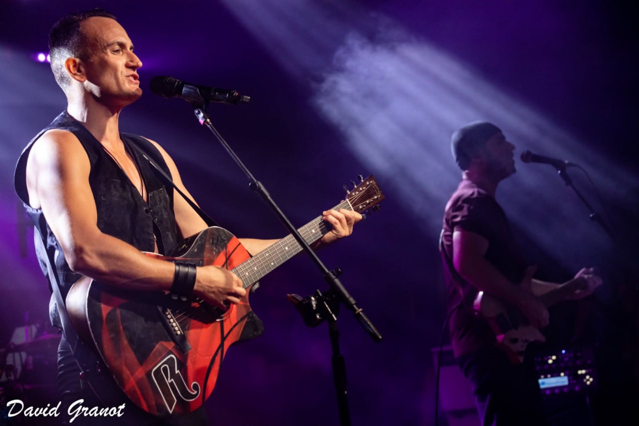 U2 tribute band live on stage in South Florida (5)